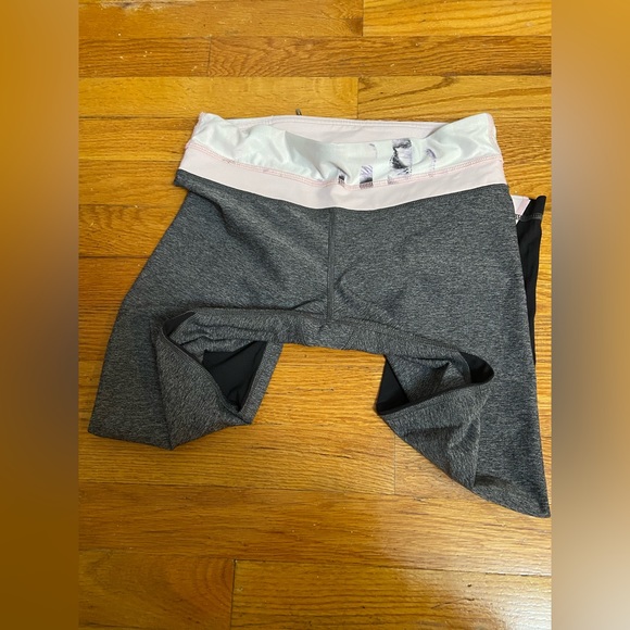 Lululemon Run: Inspire Crop II (Mesh) Size 6 - Picture 11 of 12